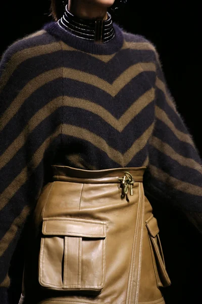 Look 77